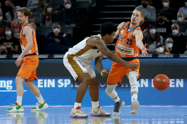 通过灵活的 通过灵活的